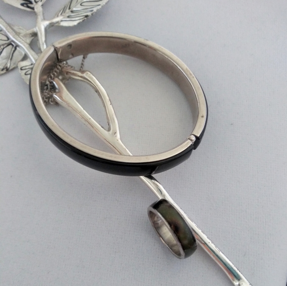 Vintage Onxy bracelet & Enamel Ring - Picture 7 of 8